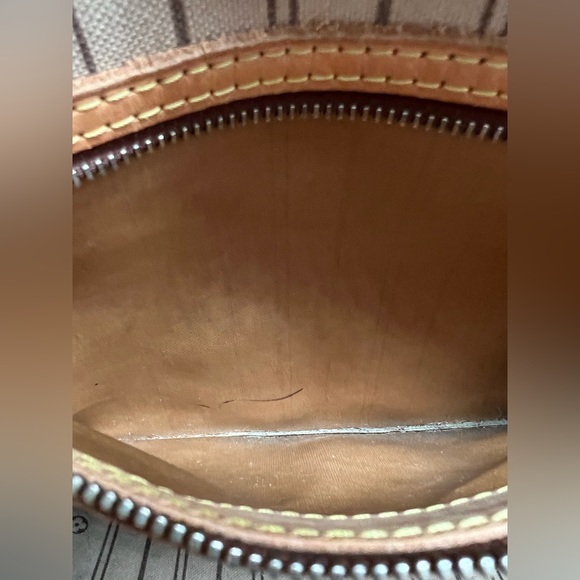 Authentic Louis Vuitton Neverfull Brown Canvas Monogram Tote Bag - Picture 3 of 7